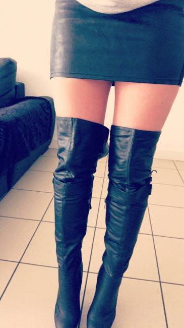 Maitresse brune exigeante